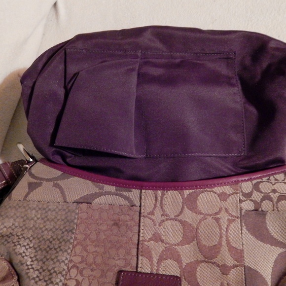 "COACH" hand bag. - Picture 4 of 7